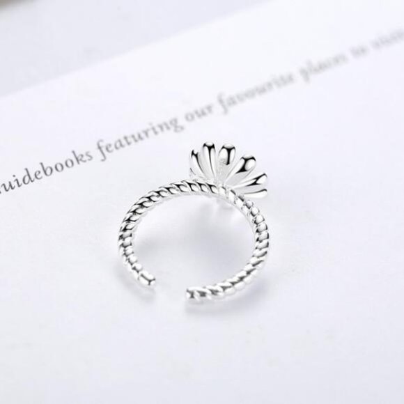 925 Sterling Silver Two Tone Daisy Adjustable Ring - Picture 5 of 7